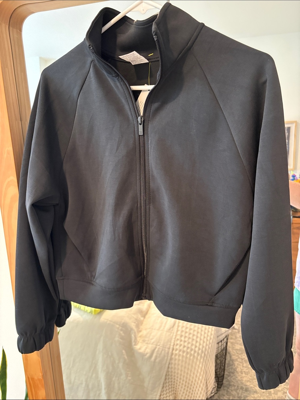All in motion -Airy sleek full zip jacket